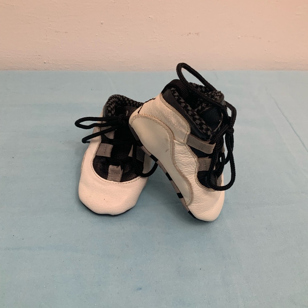 Jordan Kids Black and White Sneakers size2 8cm - Picture 5 of 9